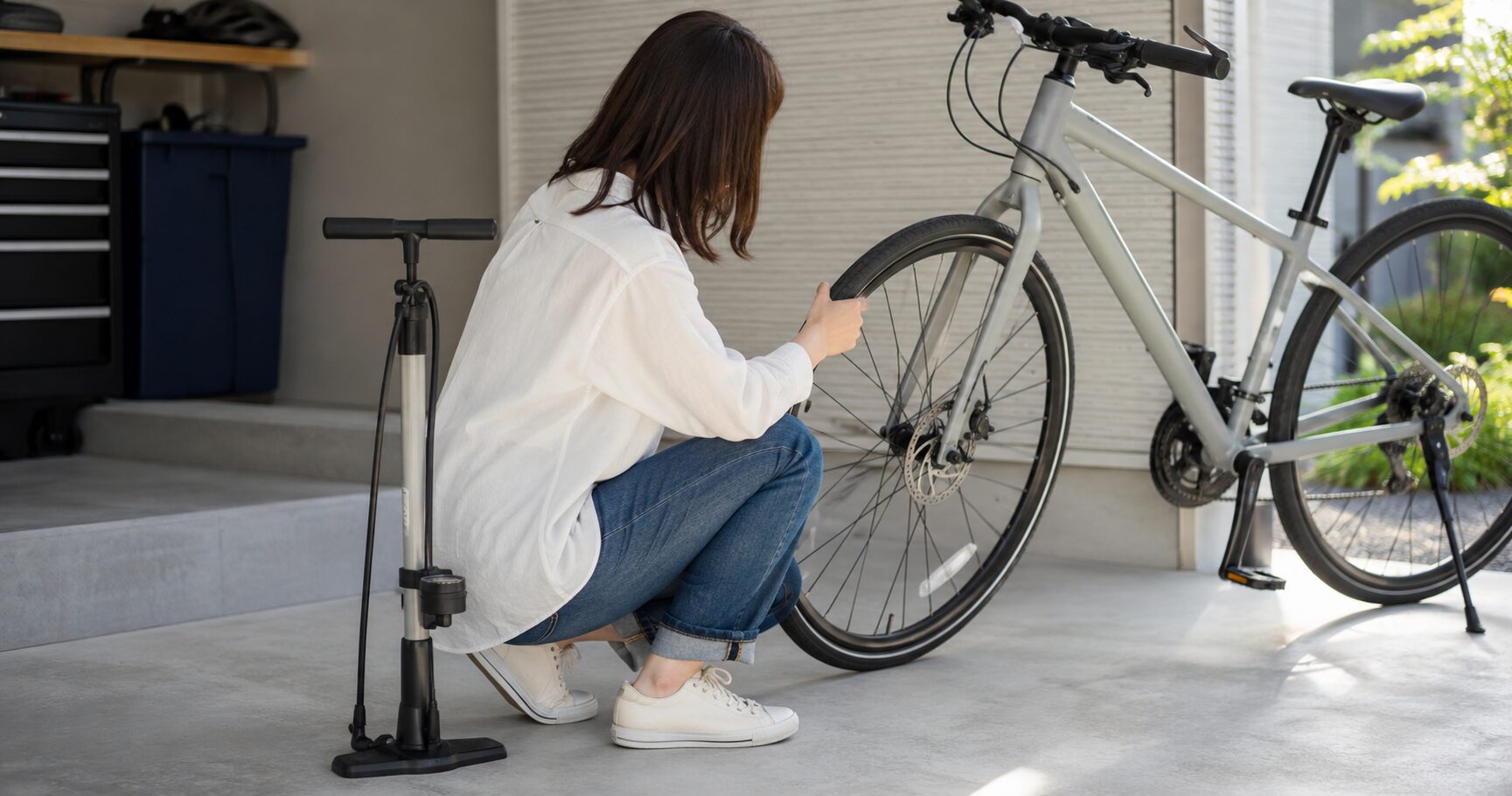 自転車タイヤのひび割れ点検のイメージ
